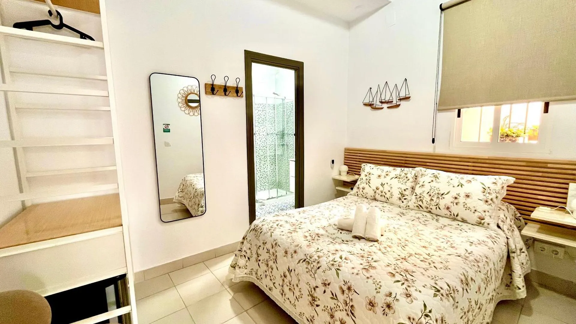 ゲストハウス Hostal El Faro チピオナ スペイン