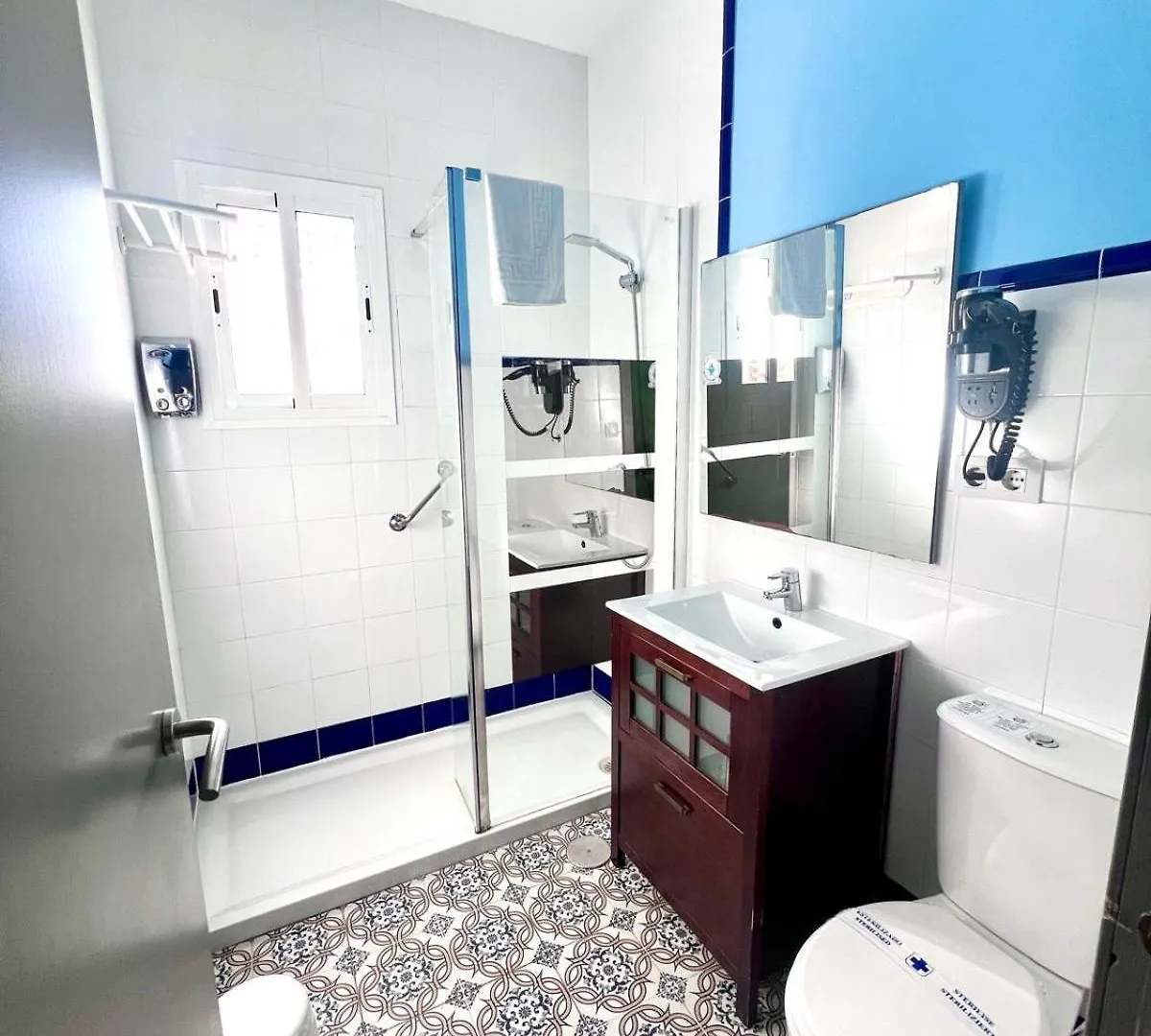 Hostal El Faro Chipiona Guest house